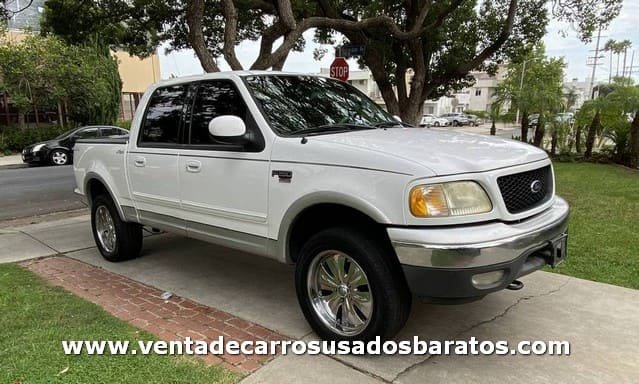 Camioneta usada Ford F-150 doble cabina blanca 2001 segunda mano en venta barata