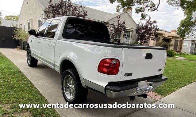 Camioneta usada Ford F-150 doble cabina blanca 2001 en venta barata