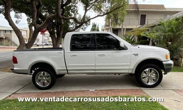 Camioneta usada Ford F-150 doble cabina blanca 2001 en venta barata