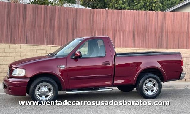Camioneta usada Ford F-150 roja 2003 en venta barata