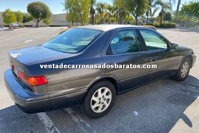 2001 Toyota Camry LE 4 puertas gris carro usado de 1500 dolares