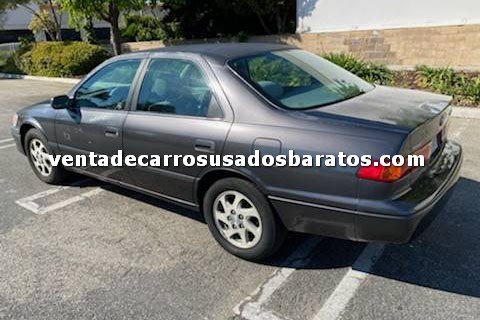 2001 Toyota Camry LE 4 puertas gris carro usado de 1500 dolares