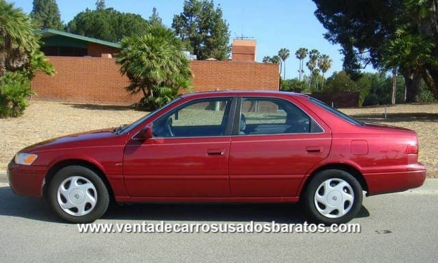 1998 Toyota Camry LE Rojo 4 Puertas Carro Usado Barato en Venta en la calle