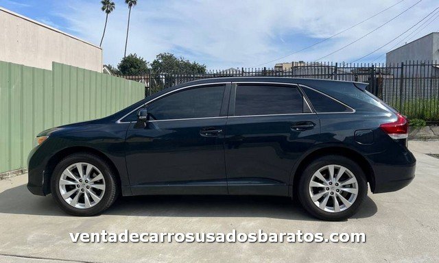 2014 Toyota Venza negro de venta en la calle