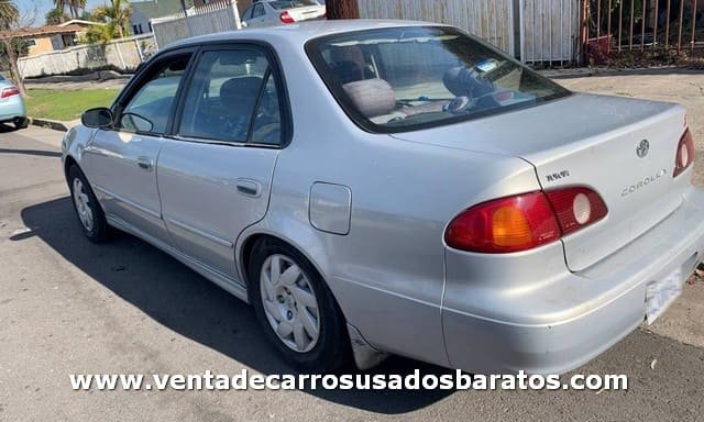 2001 Toyota Corolla plateado 4 Puertas carro usado en venta por dueno particular